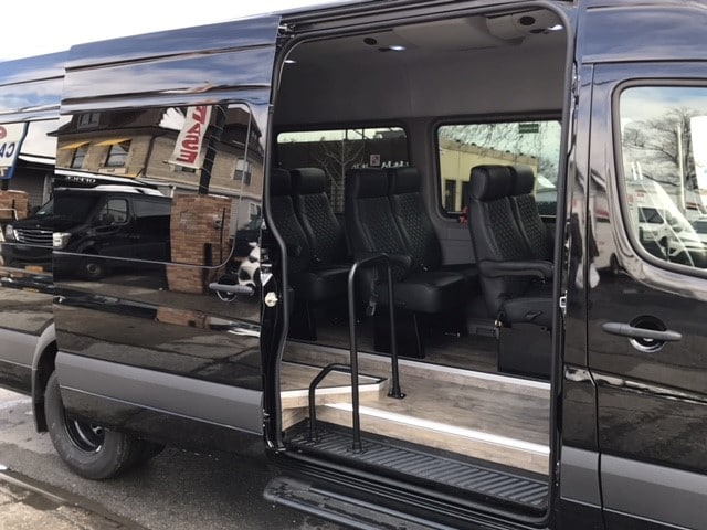 Booking a charter bus for your group travel with top 4 benefits