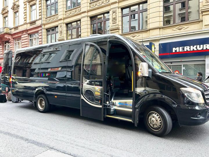 Bus rental 21-seater 19/10/2025