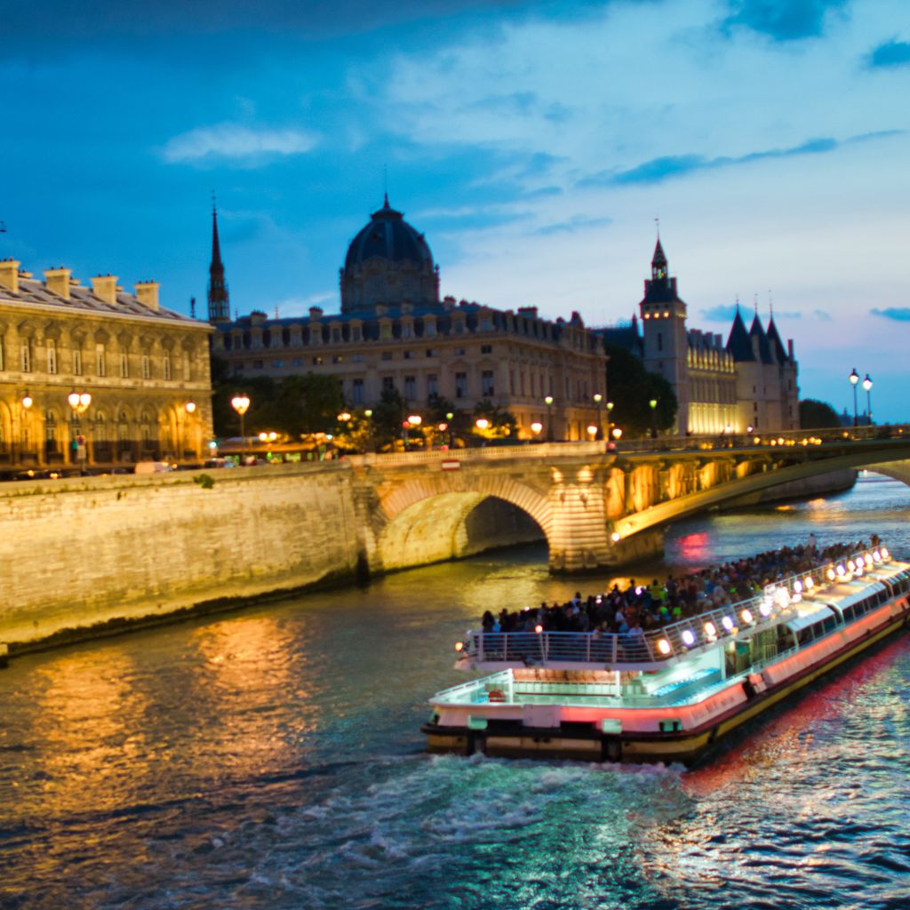 bus provider for Seine River Cruise tour