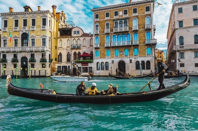 Bus rental services in Venice